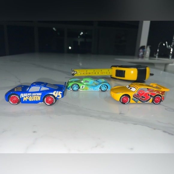 1:43 diecast fabulous lightning McQueen #95 Cruz Carla Veloso Disney Pixar Cars - Picture 4 of 6